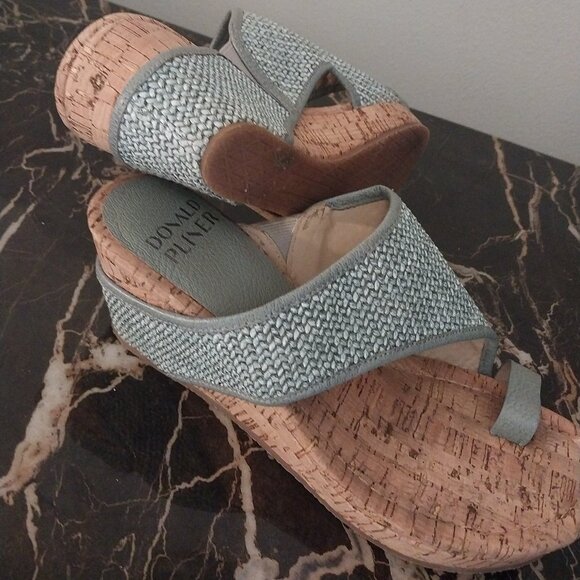 Donald Pliner - Picture 5 of 8